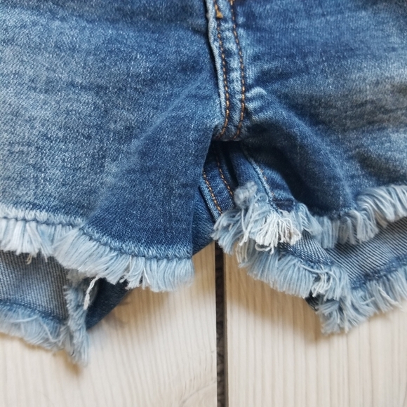 Arizona juniors mid rise denim Jean "shortie" short 2.5" inseam Size 1 NWT - Picture 6 of 15